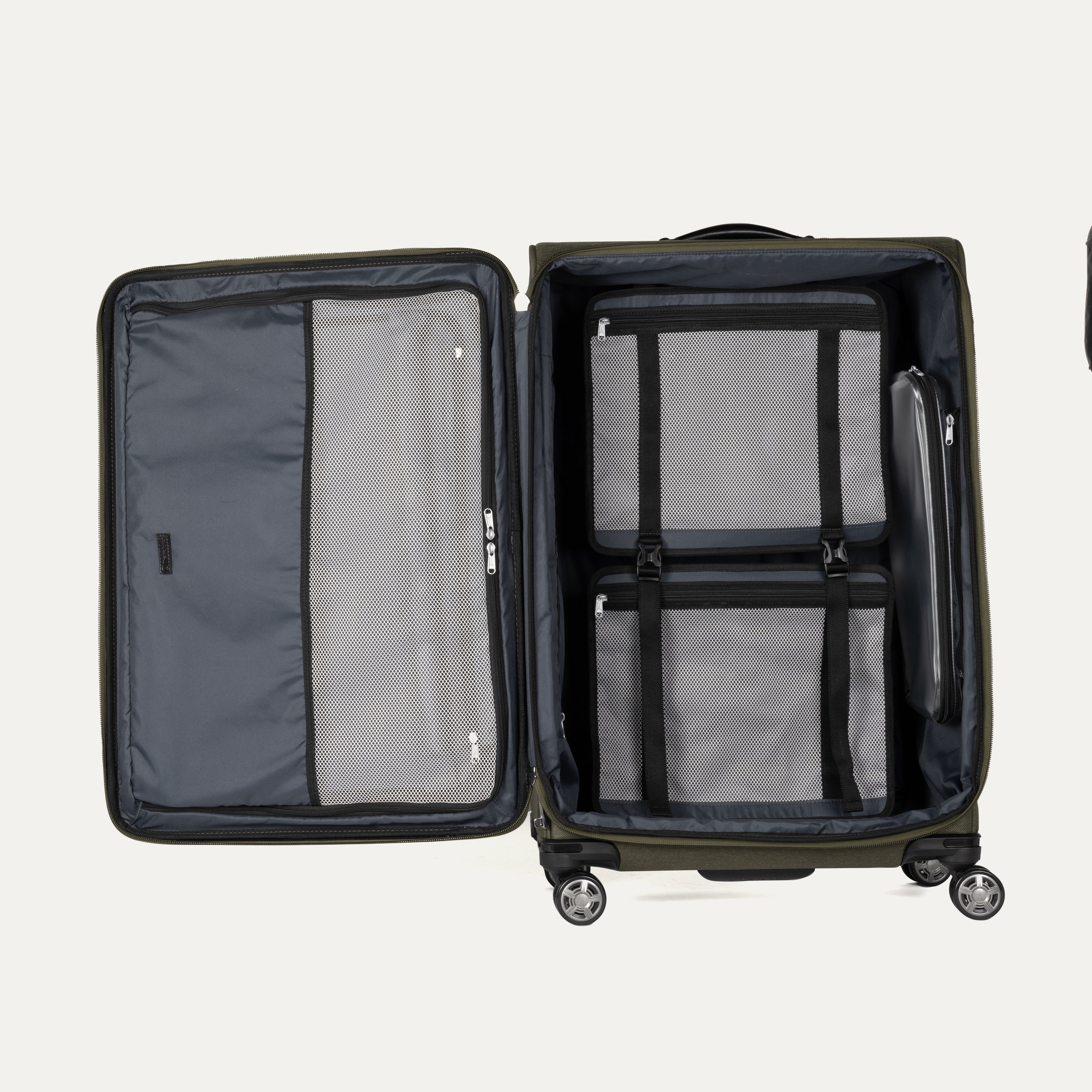 Platinum® Elite Large Check-In Spinner