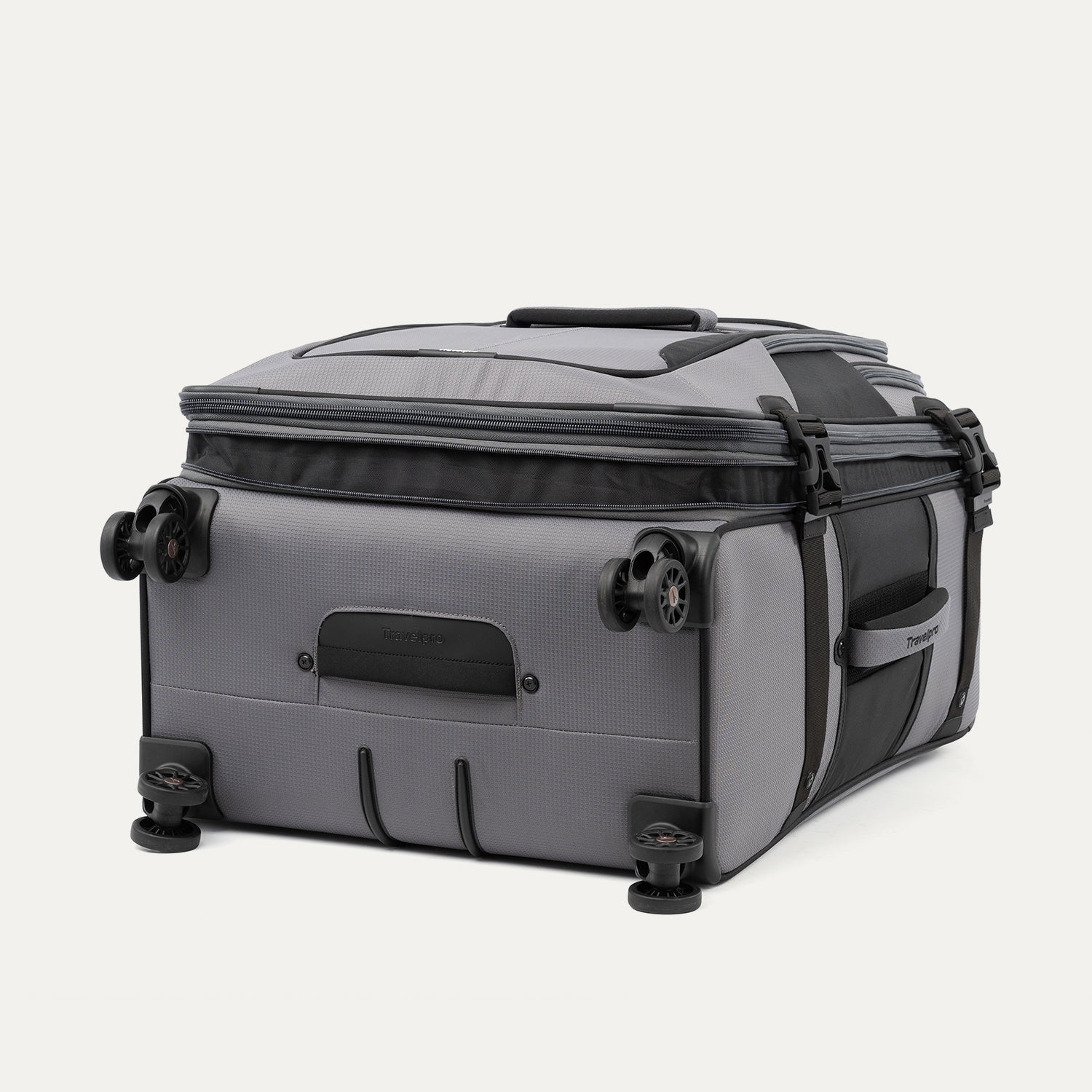 Bold™ by Travelpro® Medium Check-In Spinner