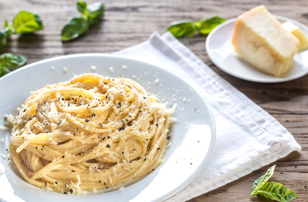Cacio e Pepe - spaghetti with cheese and peppe