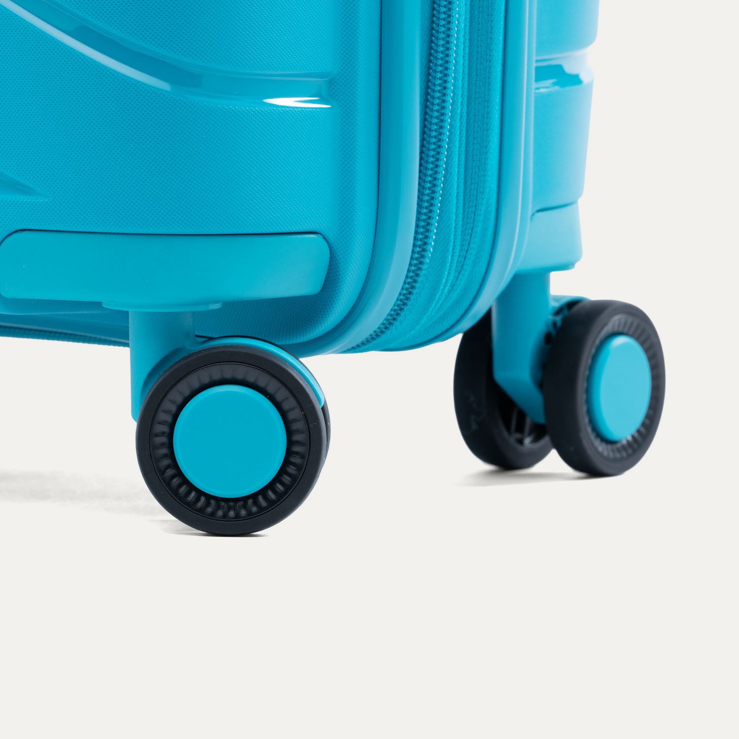 Atlantic®  Carry-On / Medium Check-In Hardside Set