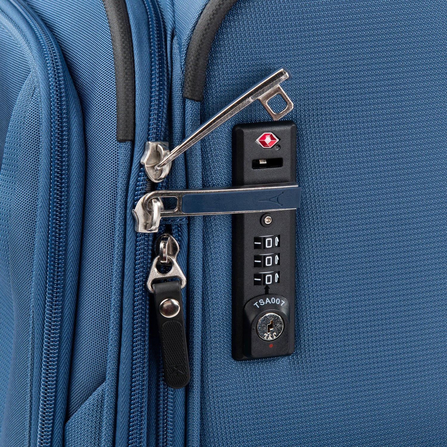 Maxlite® 5 International Carry-On Spinner