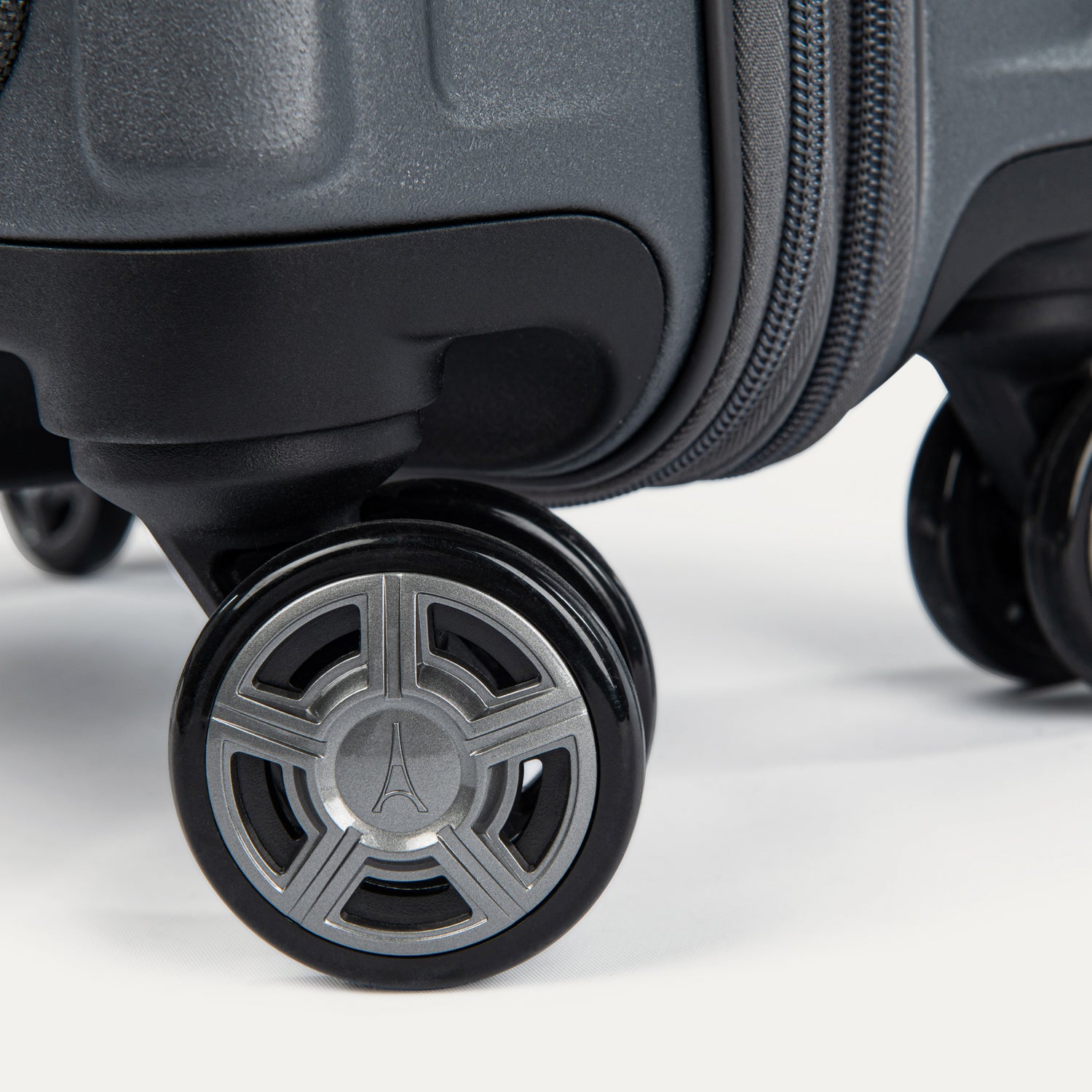 Platinum® Elite Compact Carry-On Business Plus Hardside Spinner