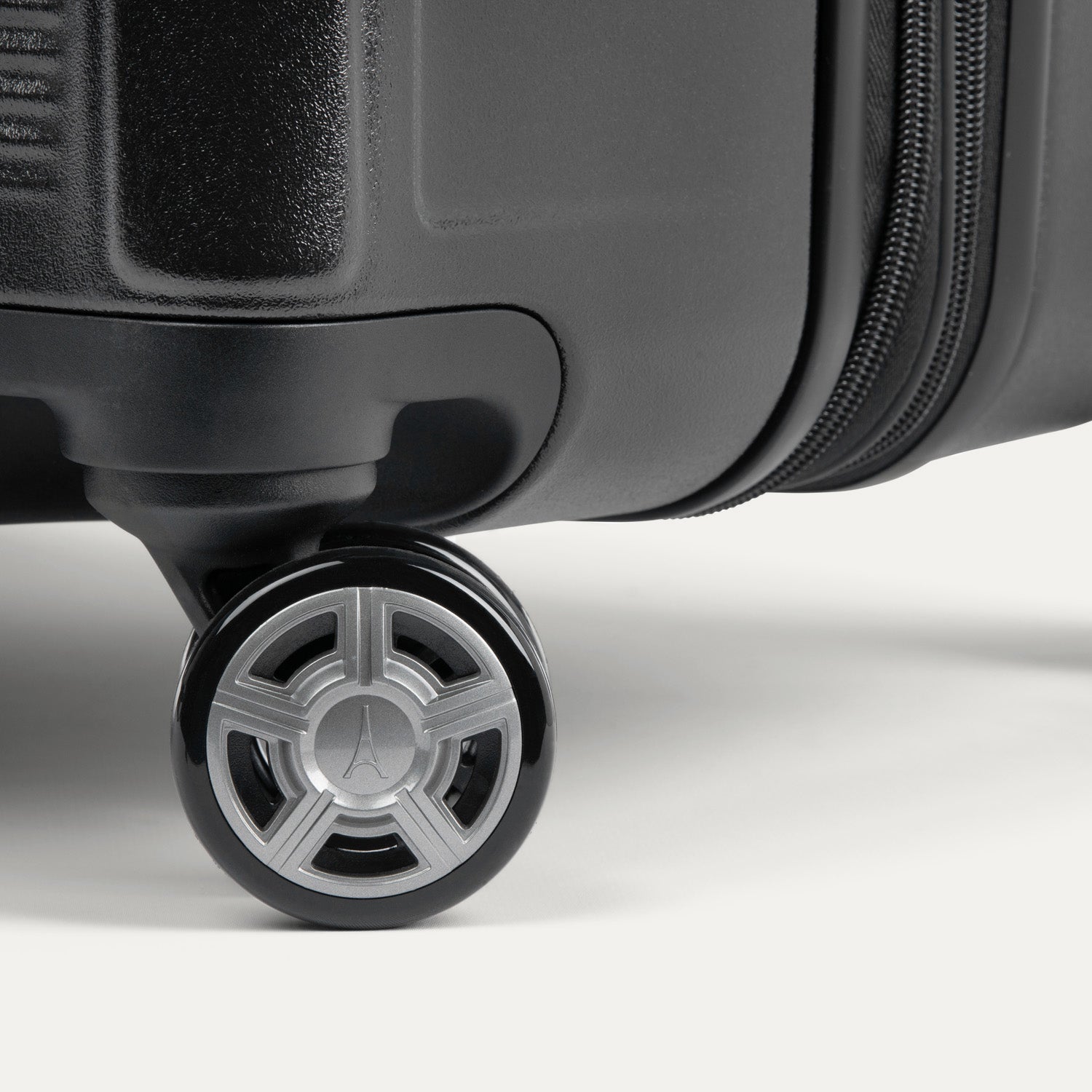 Platinum® Elite Medium Check-In Hardside Spinner