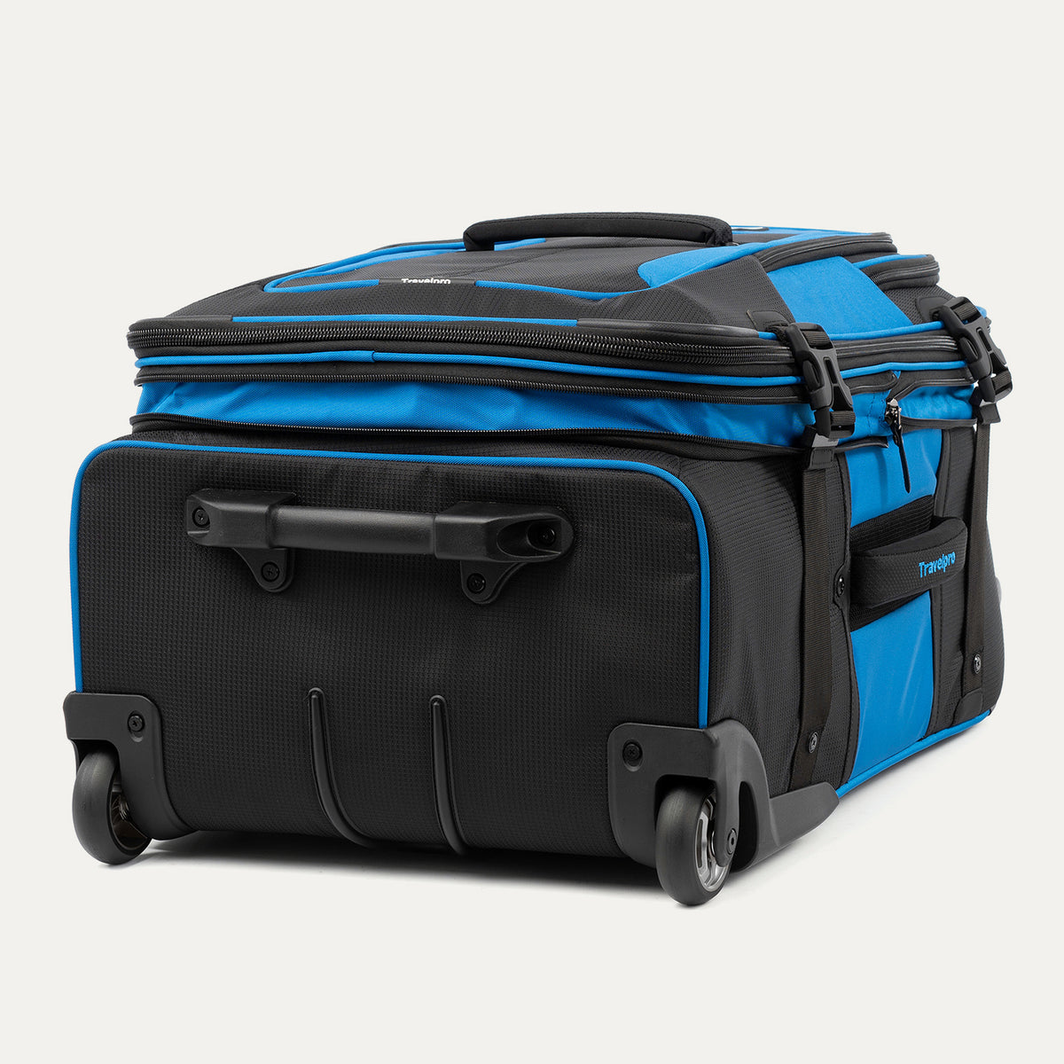 Bold™ By Travelpro® Backpack / Medium Check-In Set