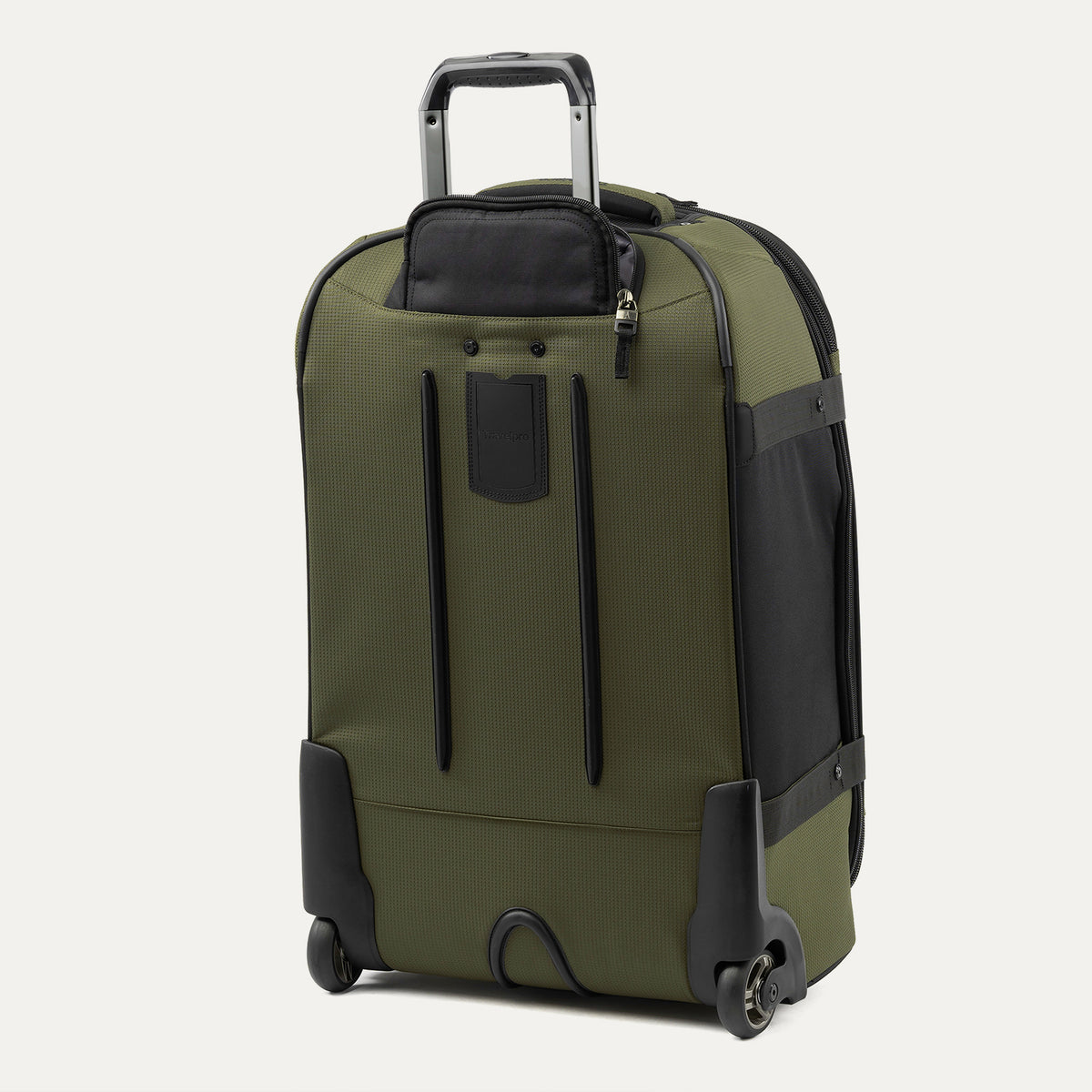 Bold™ By Travelpro® Backpack / Medium Check-In Set
