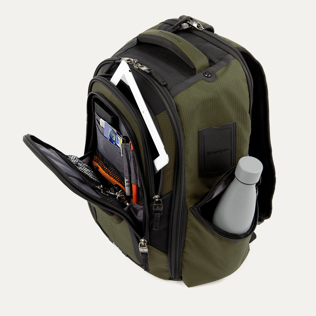 Bold™ By Travelpro® Backpack / Medium Check-In Set